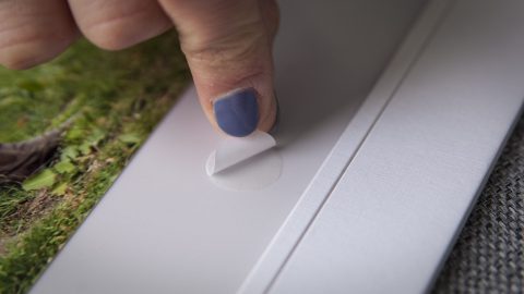 Adhesive Dots are easy to use: simply stick and peel